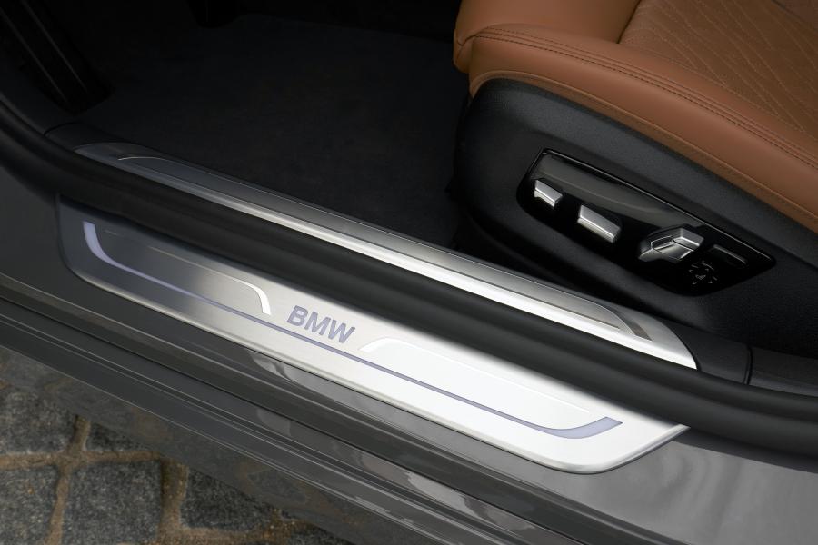 Детали интерьера BMW 750Li xDrive (G12) 2019 года  (WW) (фото 145 из 164)